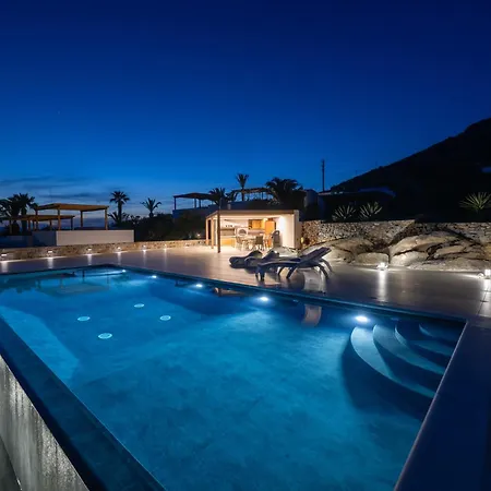 Poolside Retreat - Sea View & Calm Escape - Pearl Apartamento *